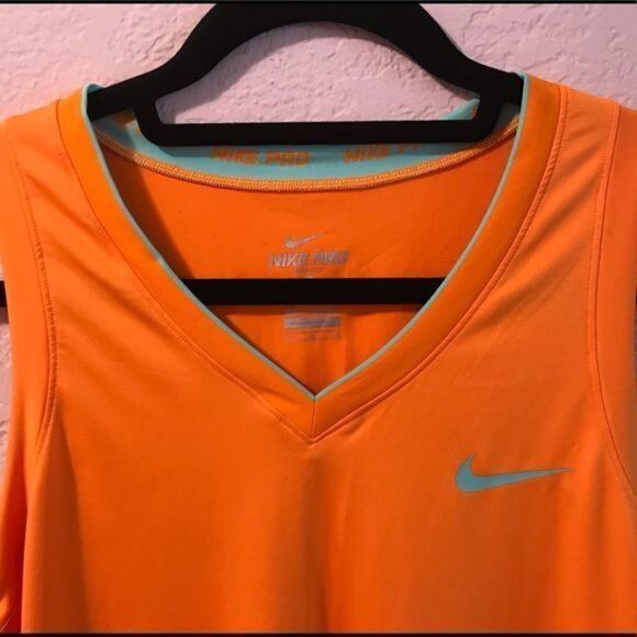 NWOT. NIKE PRO DRI-FIT top - Picture 5 of 7